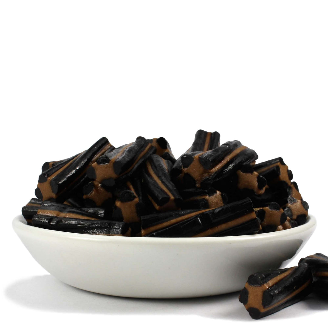 Toms Heksehyl Trollen Drop – Caramel & Liquorice Twists With Bay Leaf