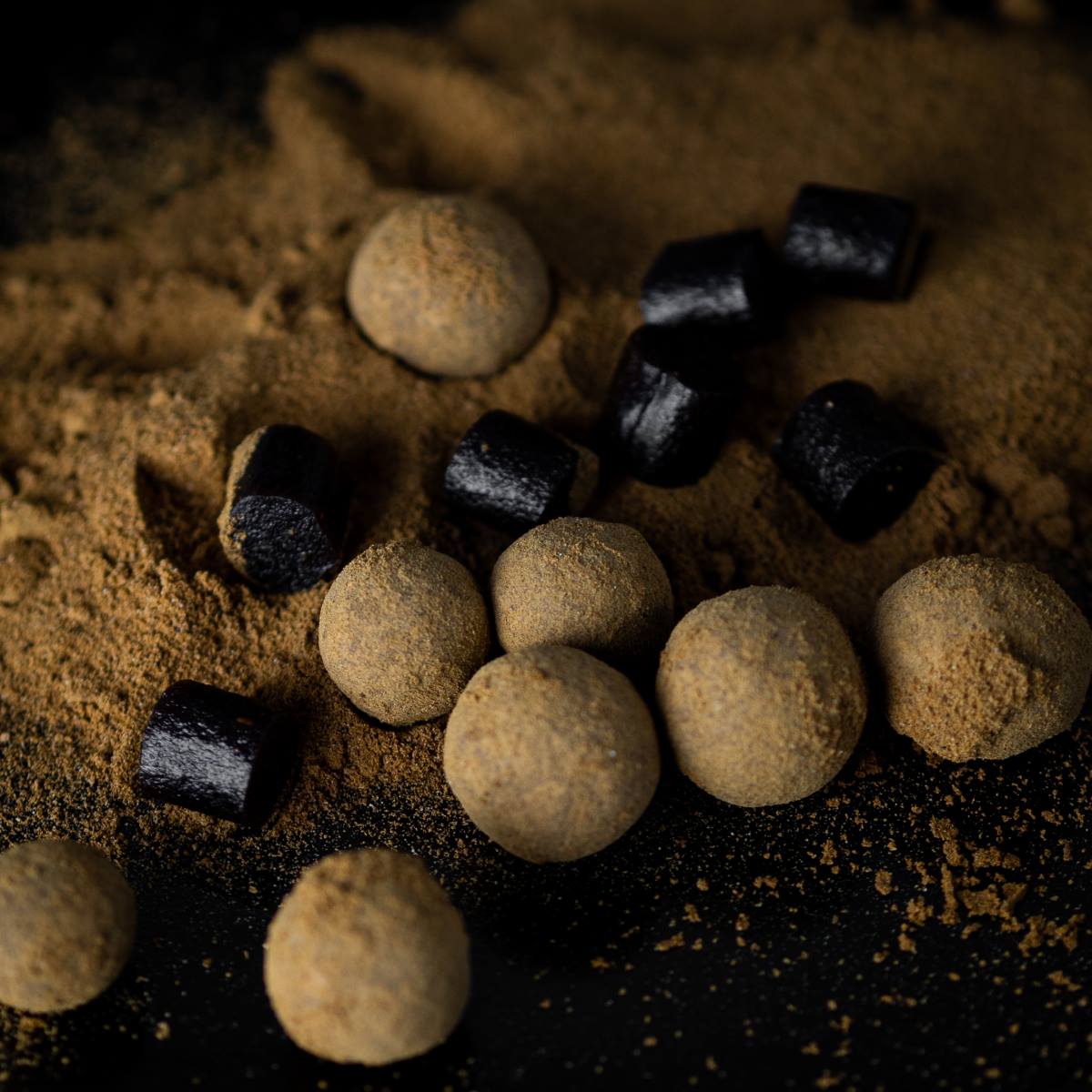 Large Sv. Michelsen Luxury Gift Selection Box (Cream) – Handmade Chocolates, Truffles & Liquorice Dragées